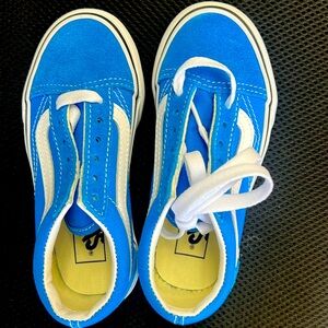 BOYS VANS SNEAKERS!
